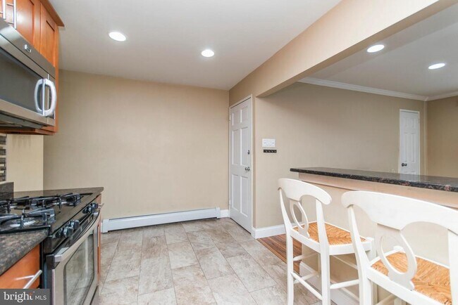 Photo - 9513 Clark St