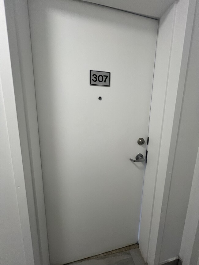 Building Photo - 630 Cummings Ave. Unit 307