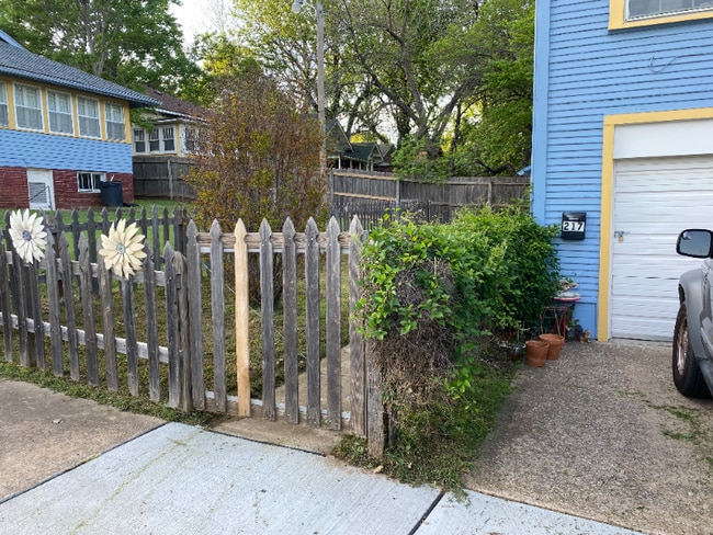 Photo - 217 W Jasper St
