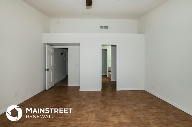 Photo - 5608 N 74th Dr