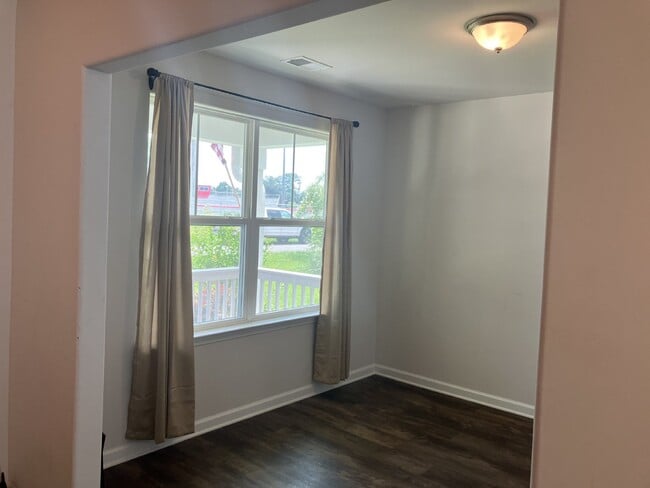 Photo - 499 Volunteer Park Road