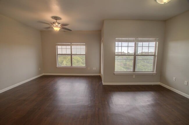 Photo - 2320 Gracy Farms Ln Unit 1332