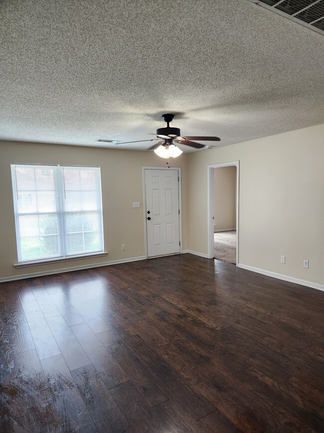 Photo - 1239 Askew Dr