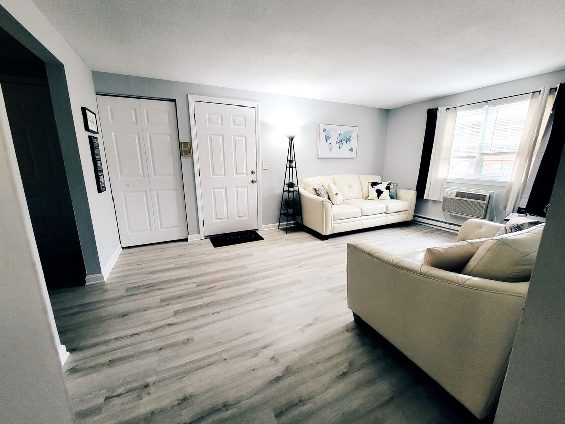 Photo - 2 Maple Crest Cir (Holyoke, MA)