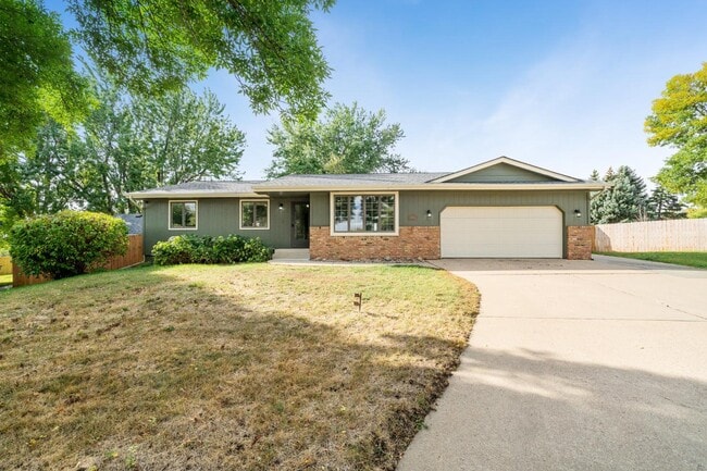 Building Photo - 2412 S Sheffield Cir