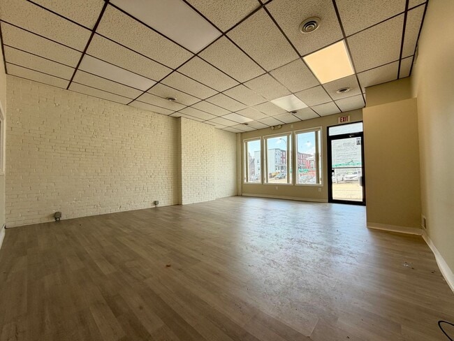 Photo - First Floor Commercial Space in Perfect Oakland Location Right on Boulevard of the Allies! CALL T... Unit 3528