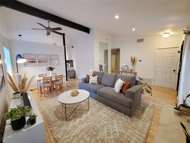 Photo - 924 Acorn Oaks Dr
