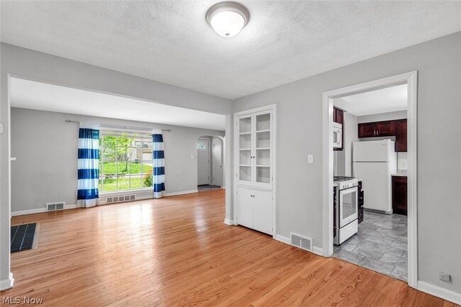 Photo - 1130 Haselton Rd