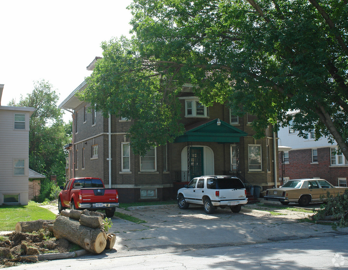Photo - 117 S 38th St Apartments