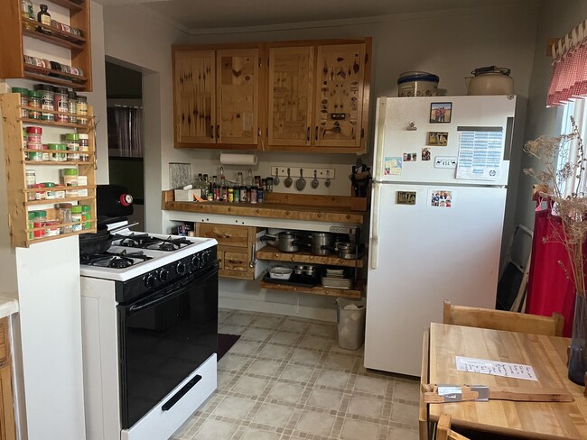 Photo - 526 1/2 E 7th St