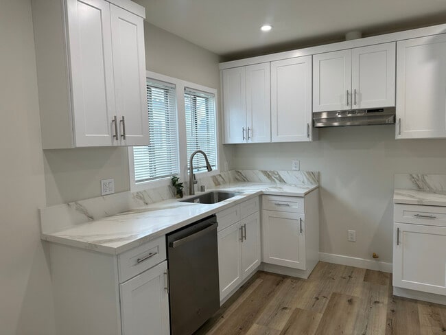 Building Photo - 2616 1/4 S Halldale Ave Rental