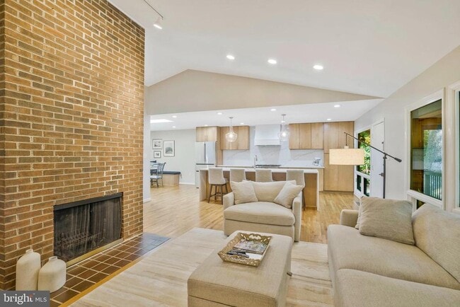 Photo - 1715 Hollinwood Dr