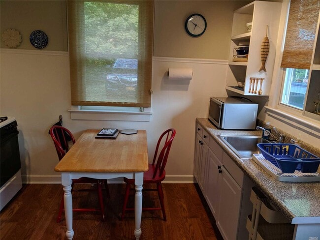 Photo - 16640 Main St