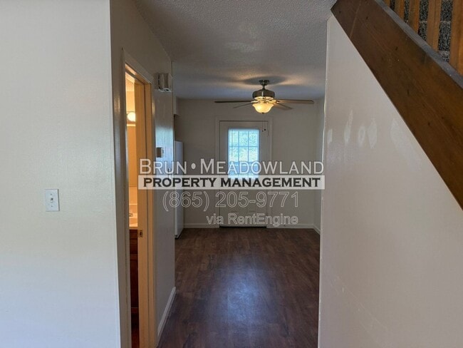 Photo - 1811 Meadowland Ln
