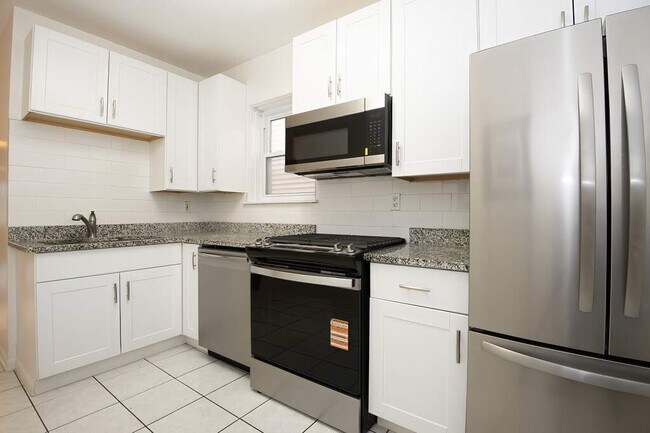 Photo - 3834 N Hermitage Ave Unit 1