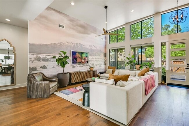 Photo - 2011 Arpdale St