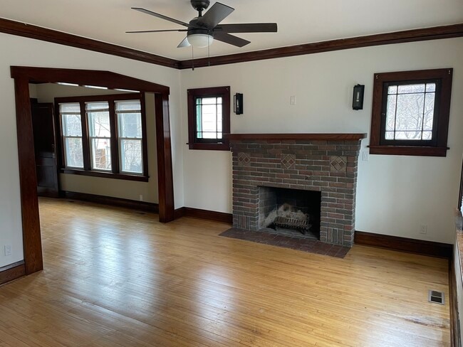 Building Photo - 2221 31st Ave S Unit #1