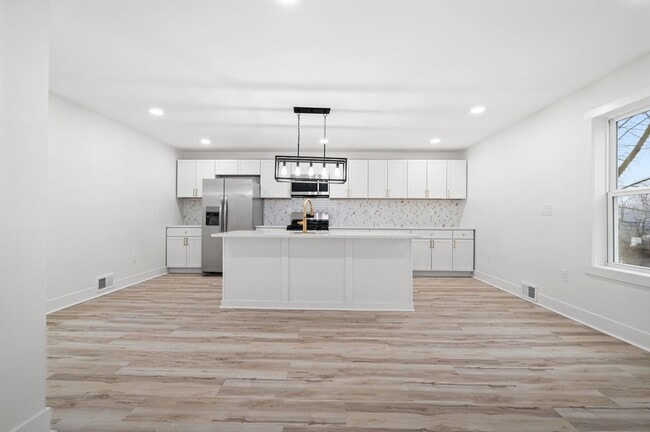Building Photo - Gorgeous 3 bedroom home in Verona available now!