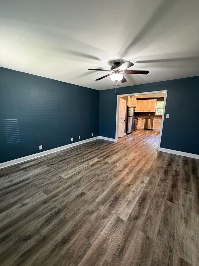Photo - Large 4 Bedroom 2 1/2 Bath Pet Friendly Home For Rent!