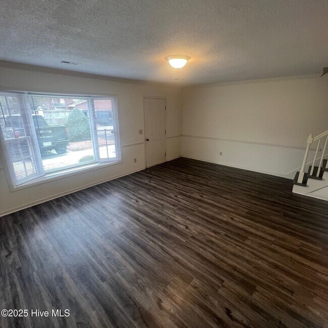 Photo - 2700 Thackery Rd