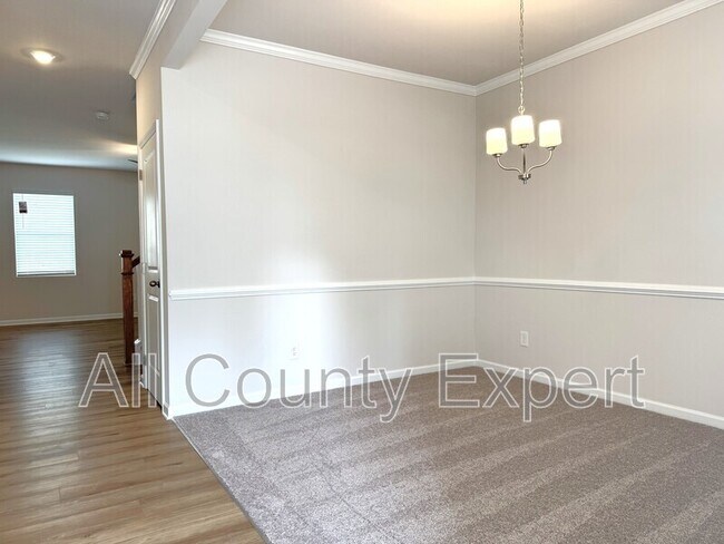Photo - 273 Bloomfield Cir