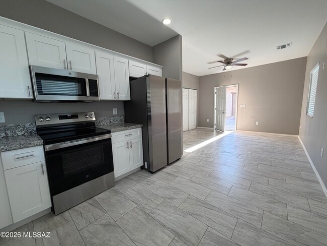 Photo - 61 W Lester St
