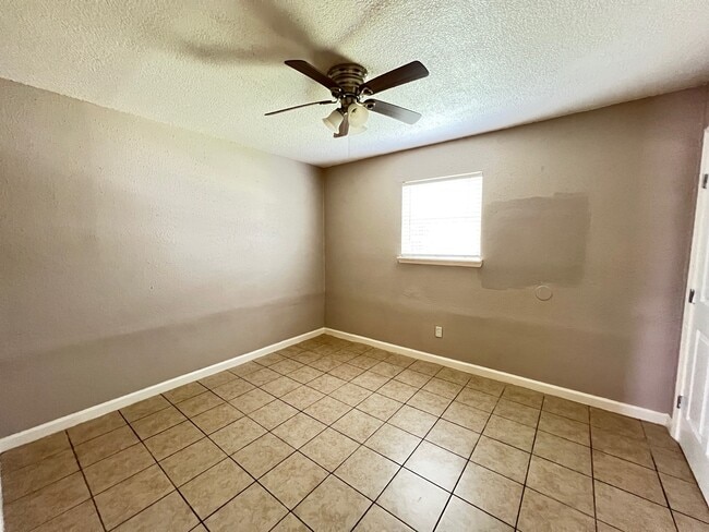 Photo - 14039 Eagle Pass St