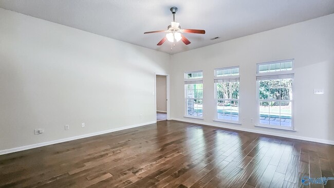 Photo - 111 Artesian Ln NW