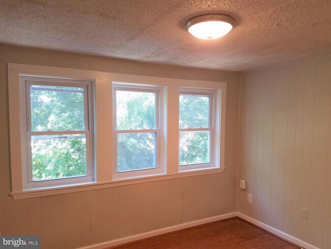 Photo - 1553 19th St N