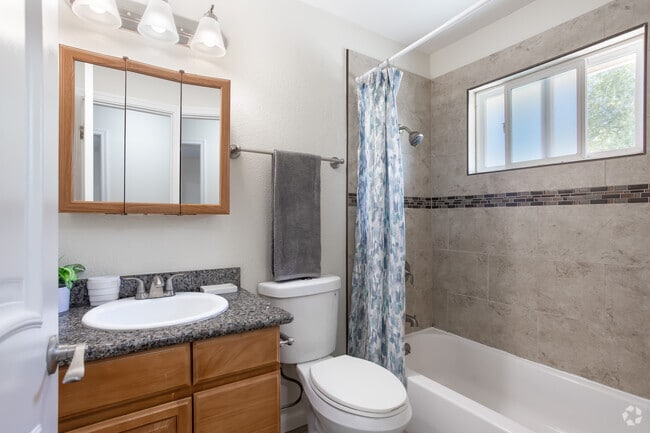 1BR, 1BA - 750 SqFt