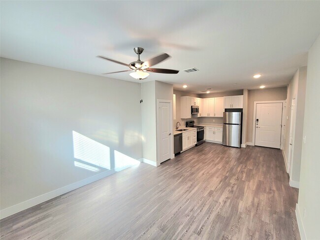 Photo - 1620 Oak Tree Dr Unit 1104
