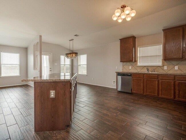 Photo - 5704 Malcolm Trail