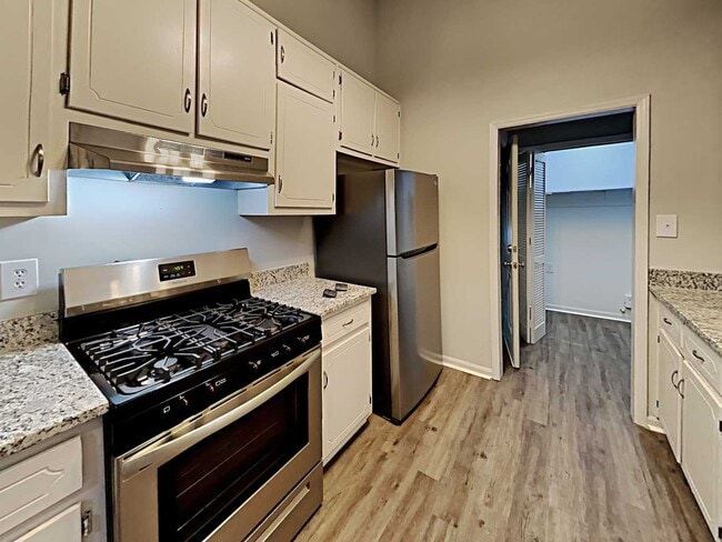 Photo - 1427 Hillside Pl SE