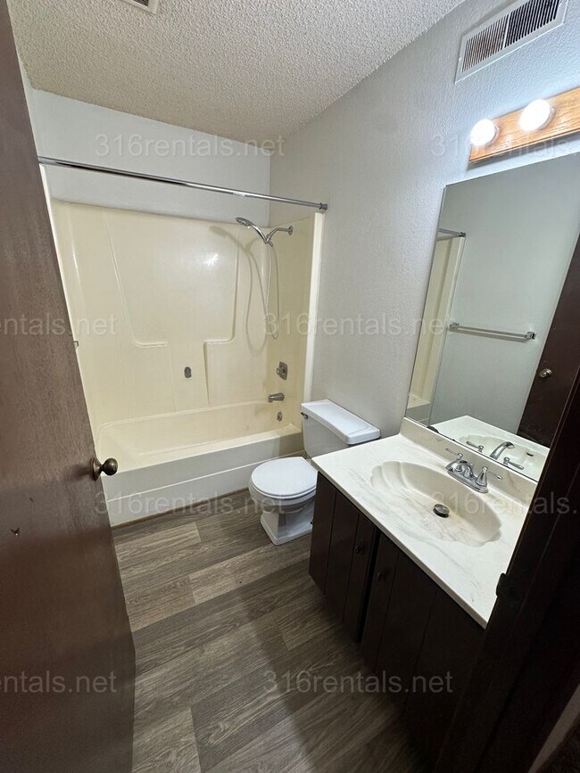 Photo - $750 - 2 bed 1 bath - Second floor Apartment Unidad 361 E Marion Ct Apt 3