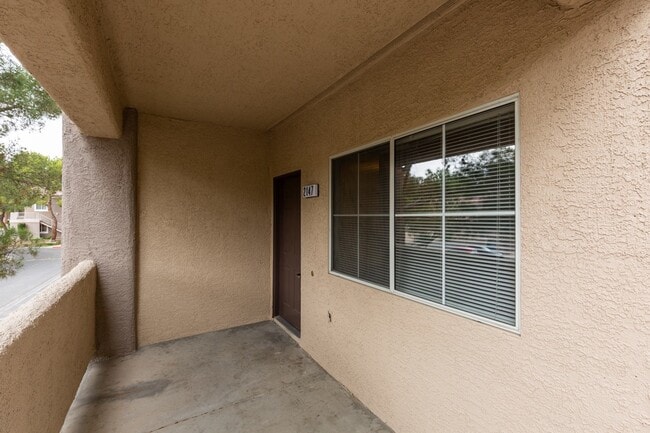 Photo - Spanish Palms a Guard Gated Community