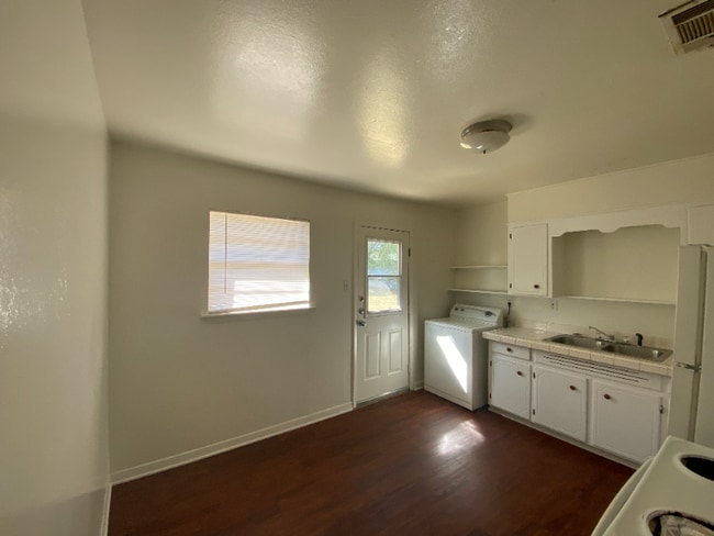 Photo - 533 S 56th St Unidad A