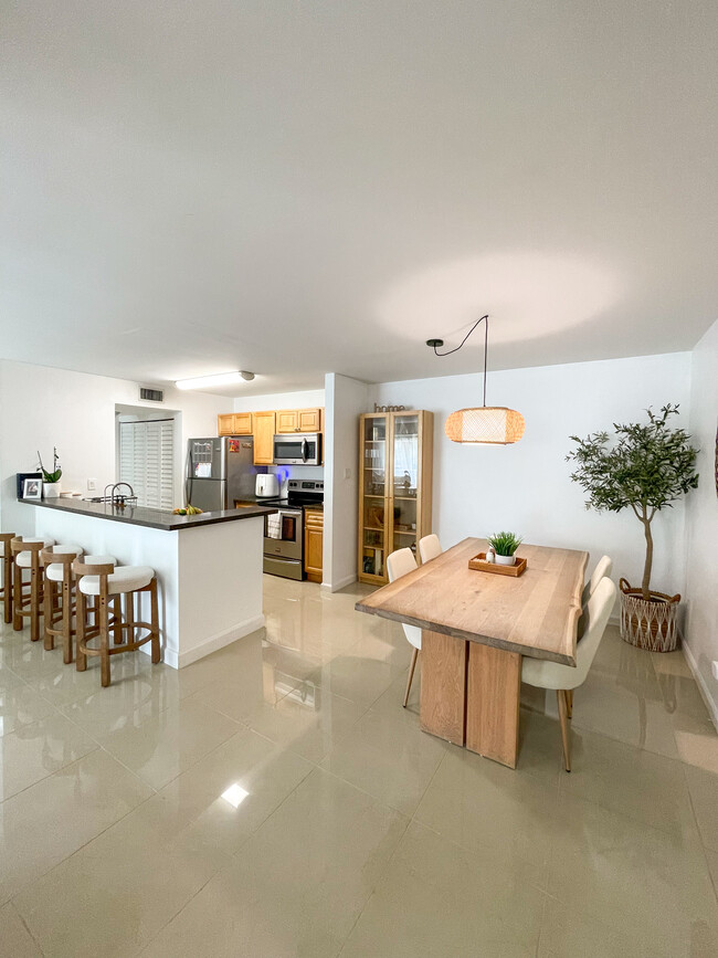 Building Photo - 15821 SW 104th Ter Unit 203 Rental