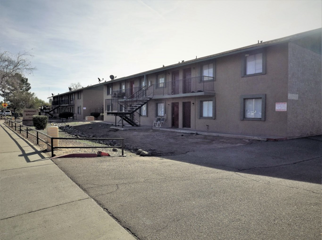 Photo - 2615 E Greenway Rd Apartments
