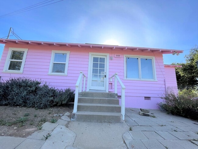 Building Photo - Private Fillmore Ranch Home