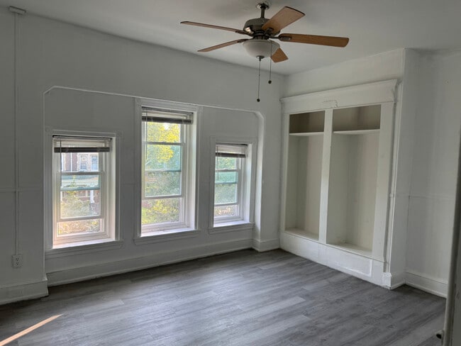 Photo - 5107 Wayne Ave Unidad 3rd Floor