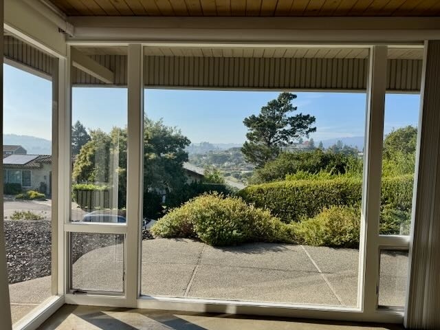 Photo - 525 Comstock Dr