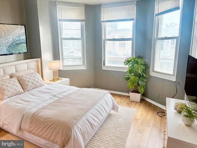 Photo - 3342 Malta St