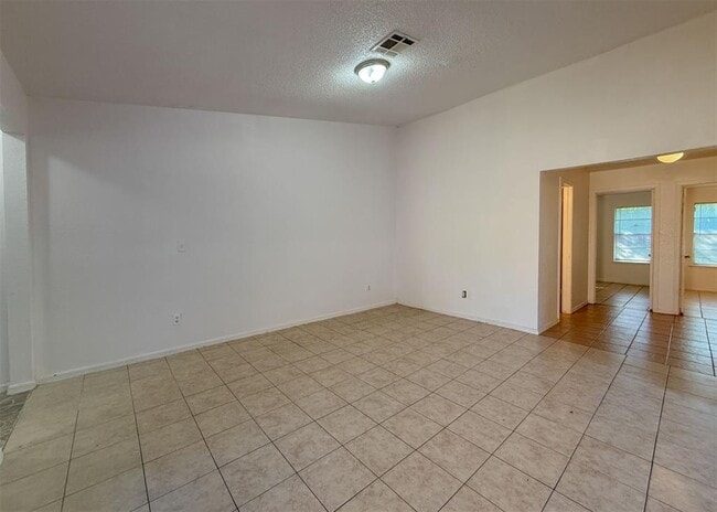 Photo - 242 Windsor Way