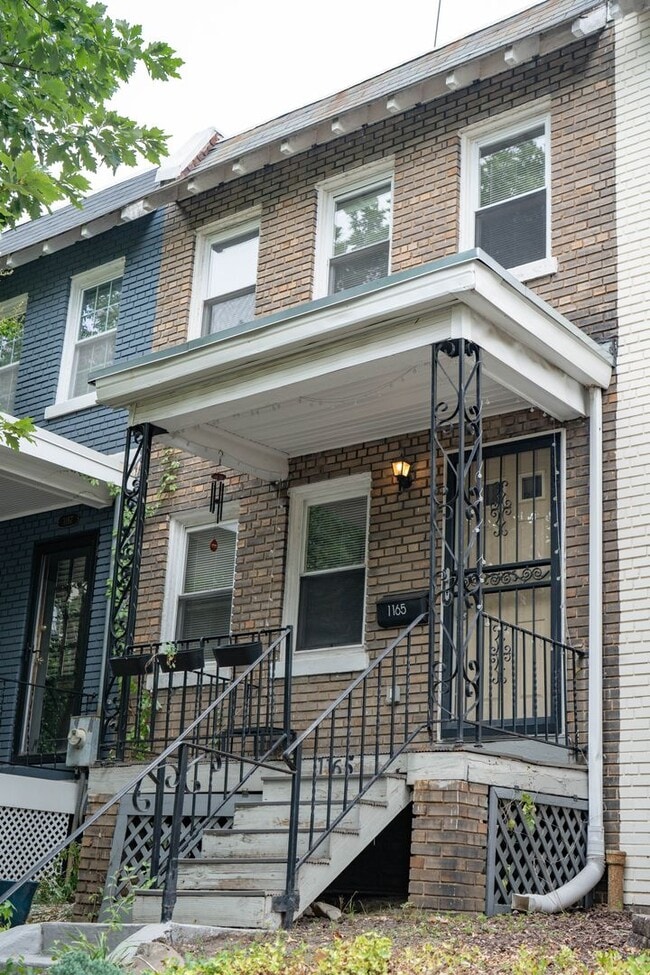 Building Photo - 1165 Abbey Pl NE
