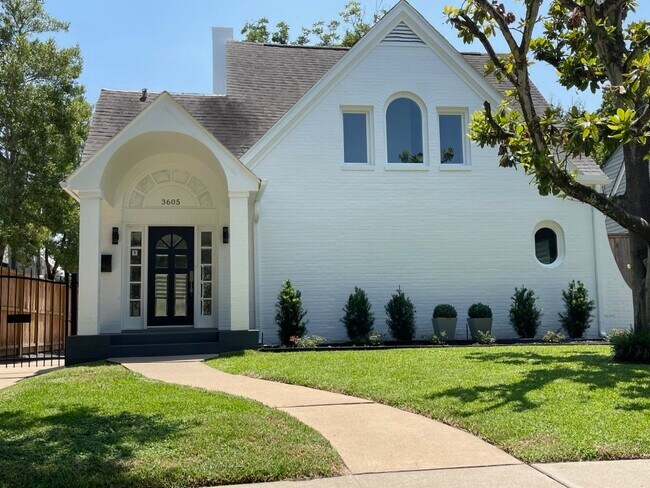 Building Photo - 3605 Plumb St