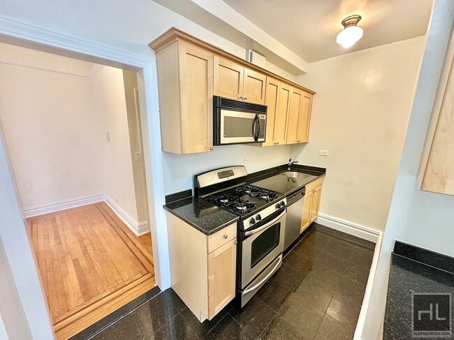 Building Photo - SECOND AVENUE Unit 12F