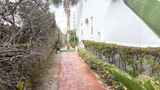 Photo - 1001 NE 208th St