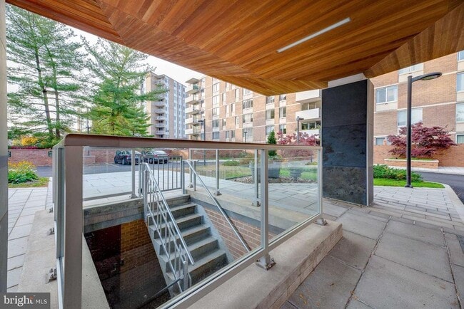 Photo - 2939 Van Ness St NW Unidad 1243