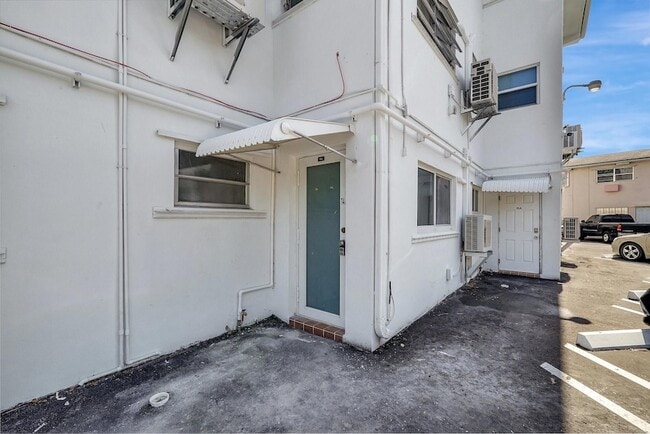 Photo - 161 NE 10th Ave