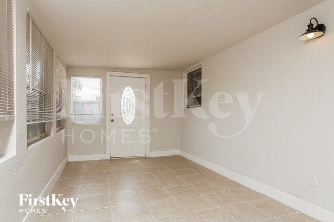 Photo - 470 NW 41st St
